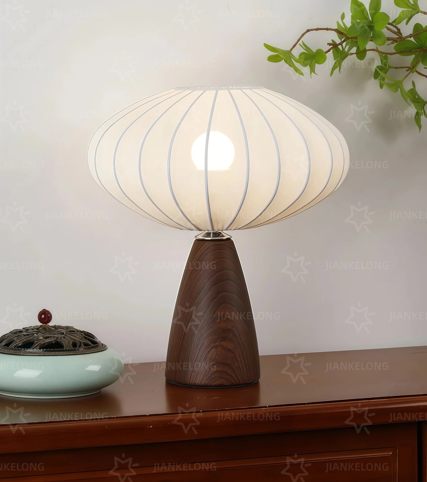 Lampe de chevet en bois et tissu