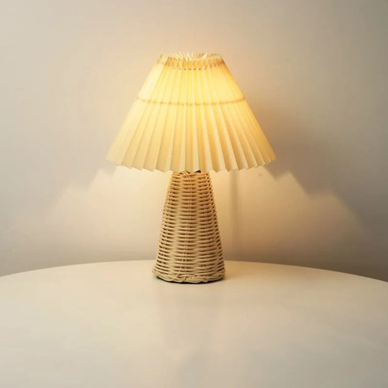 Lampe de chevet en rotin tressé