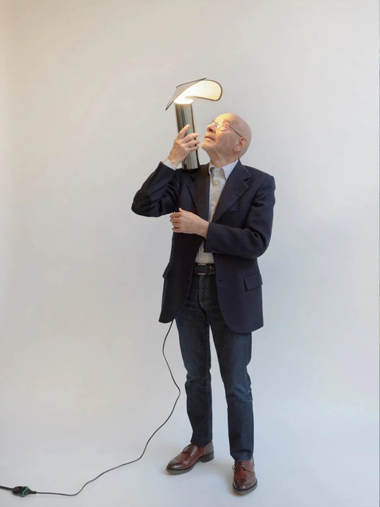 Lampe de chevet chapeau en métal design