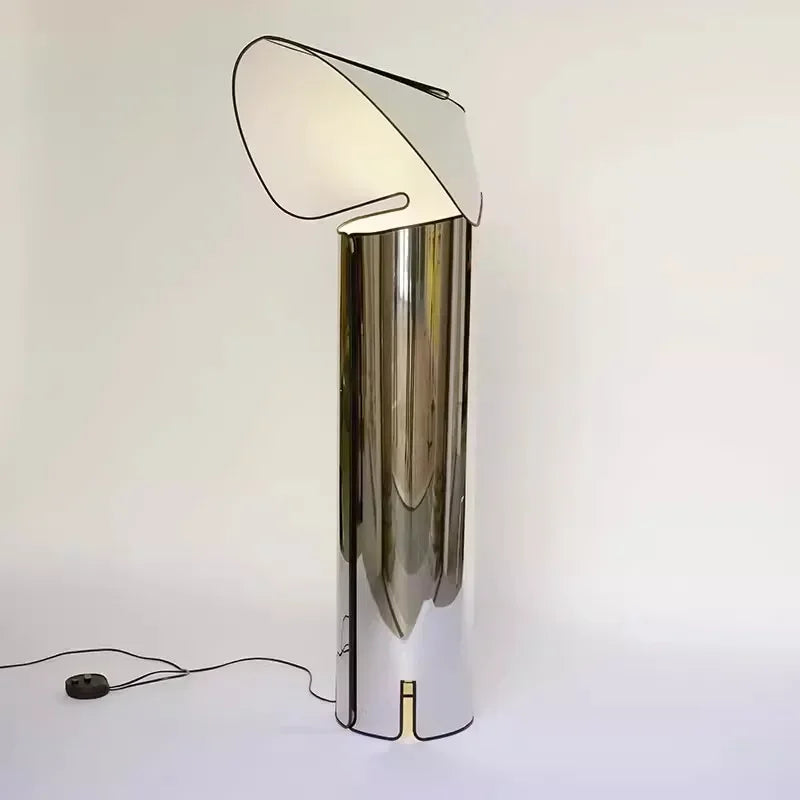 Lampe de chevet chapeau en métal design