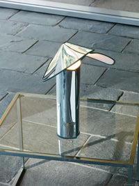 Lampe de chevet chapeau en métal design