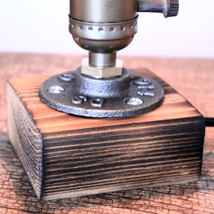 Lampe de chevet industrielle en bois