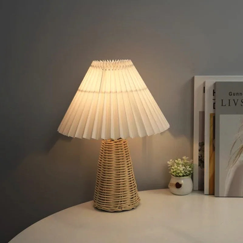Lampe de chevet en rotin tressé
