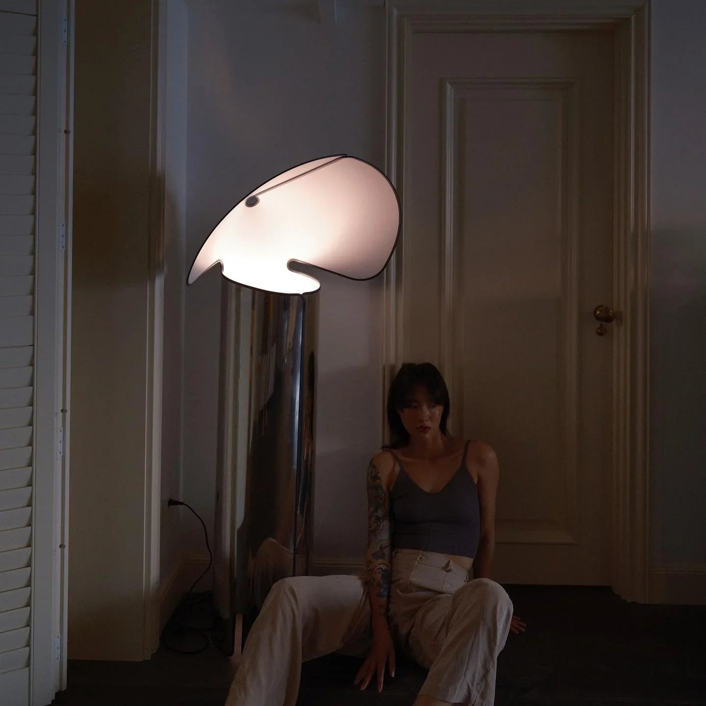 Lampe de chevet chapeau en métal design