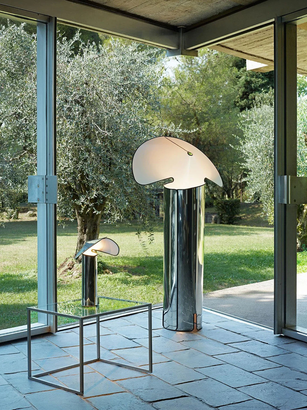 Lampe de chevet chapeau en métal design