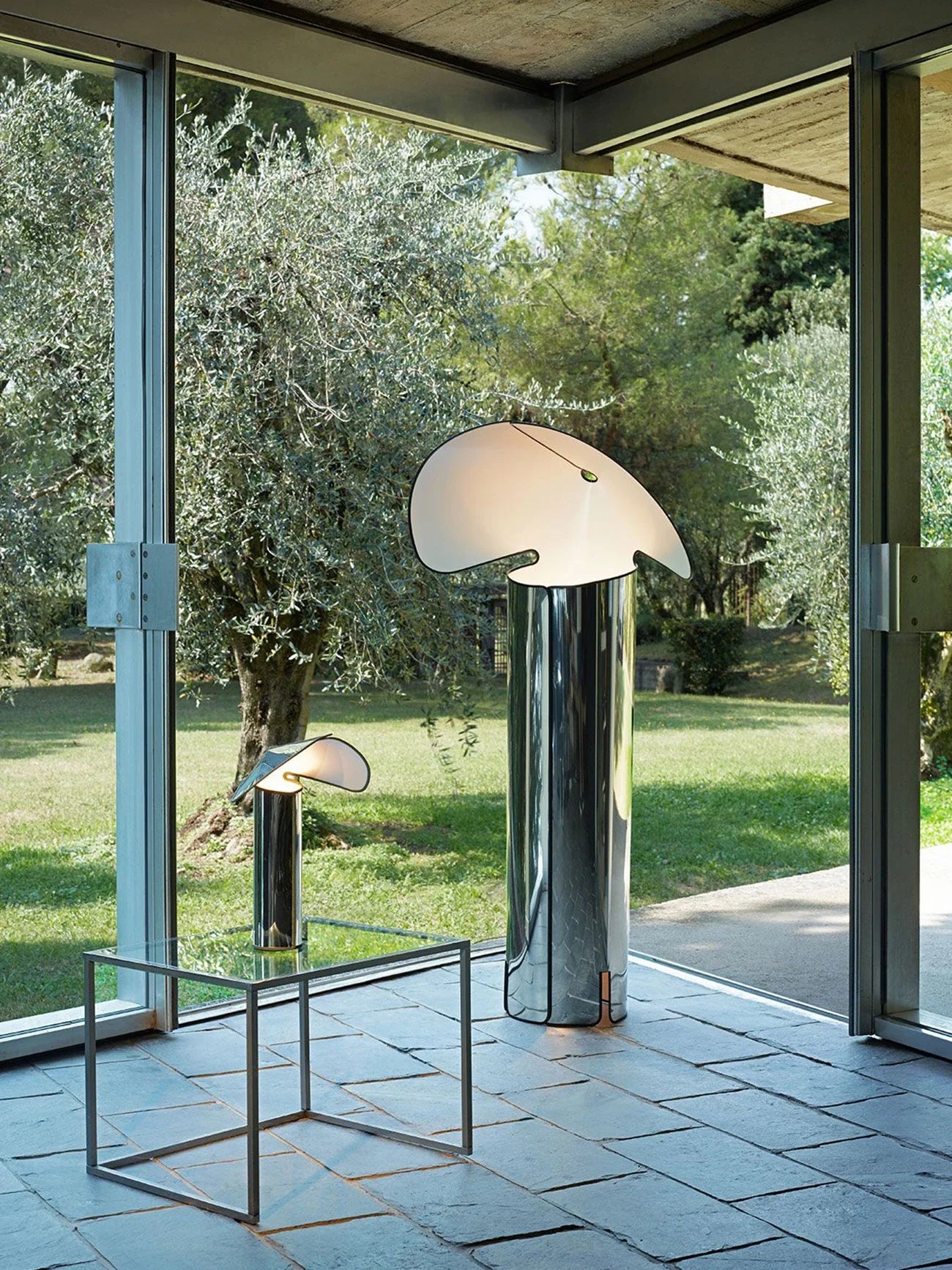 Lampe de chevet chapeau en métal design