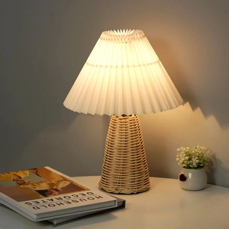 Lampe de chevet en rotin tressé