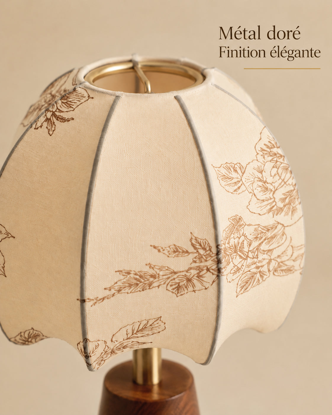 Lampe Conetta avec finitions en métal doré