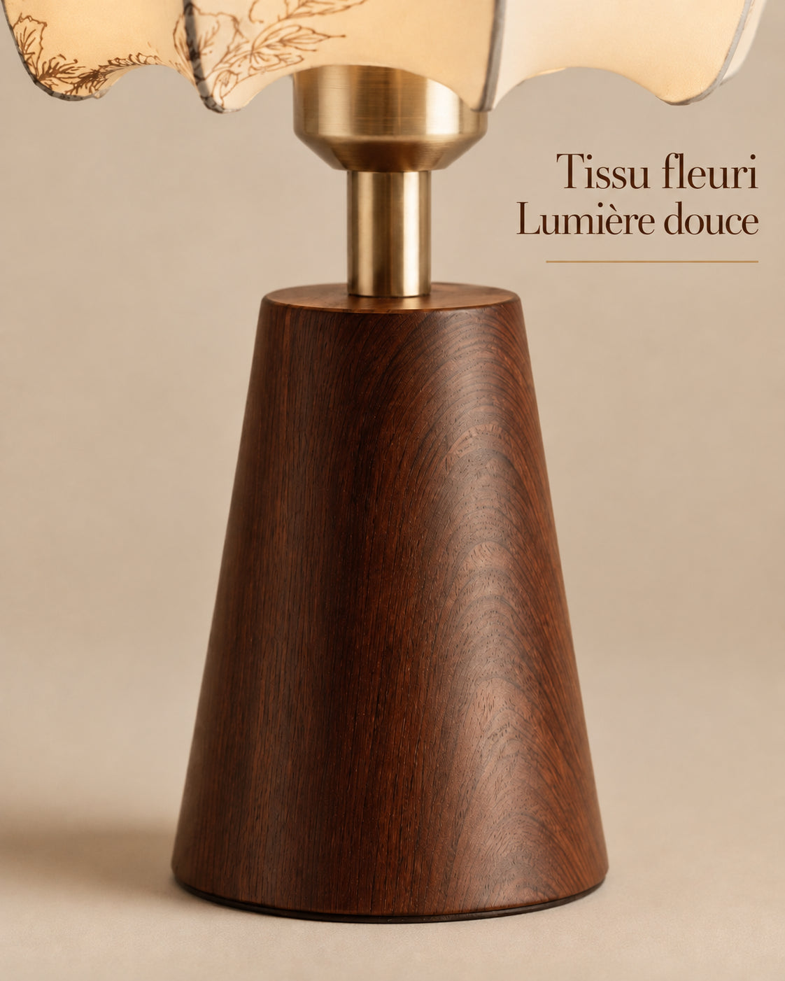 Lampe Conetta avec abat-jour en tissu fleuri et lumière douce