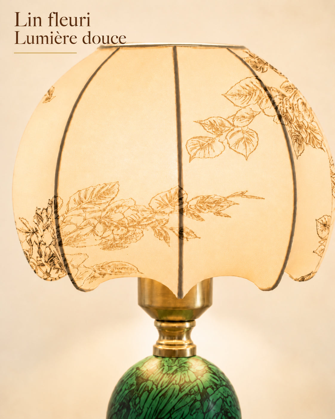 Lampe Smeraldina avec abat-jour en lin fleuri et lumière douce